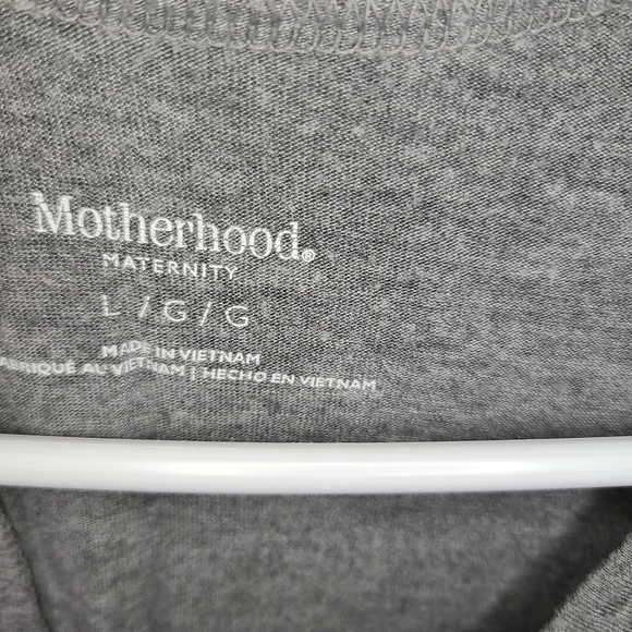 Motherhood Maternity Basic Tops Bundle - Picture 11 of 11